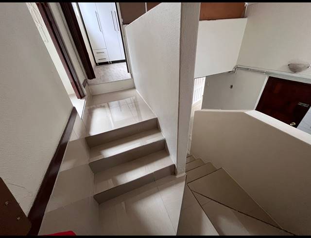 3 BEDROOM FLAT TO LET IN CARRINGTON HEIGHTS